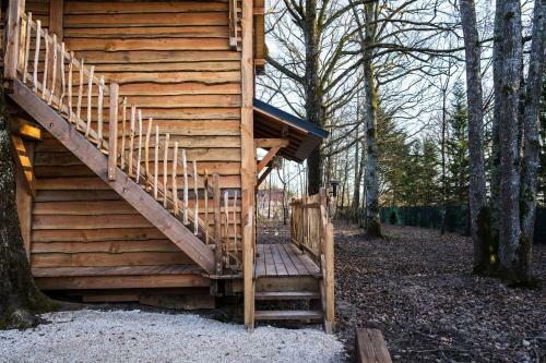 Charmante Cabane Dans Les Arbres Avec Jacuzzi Et Sauna