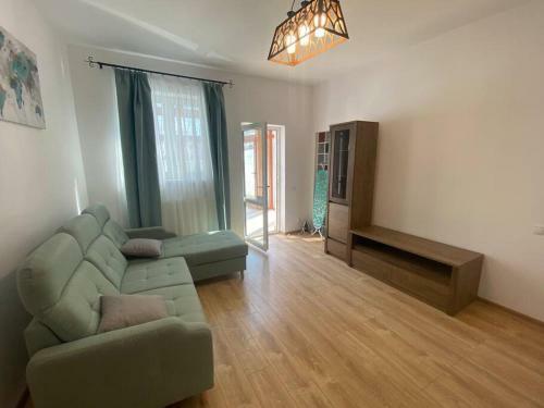 Villa Cheerful 3 Bedroom House With Yard
