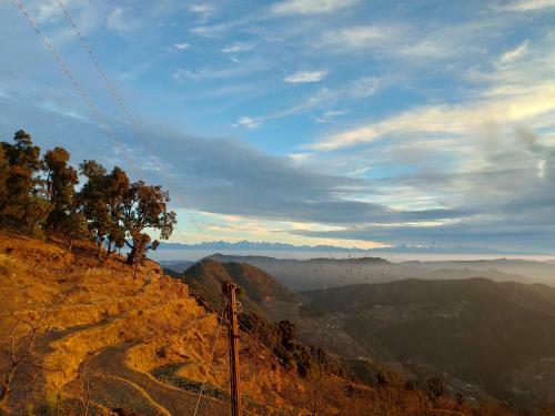 Hilltop Retreat Mukteshwar Homestay