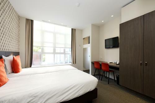 Square Hotel