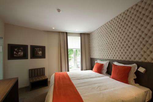 Square Hotel