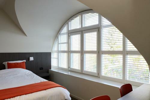 Square Hotel