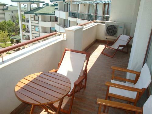 Private Apartments Cts In Emerald Beach Resort & Spa