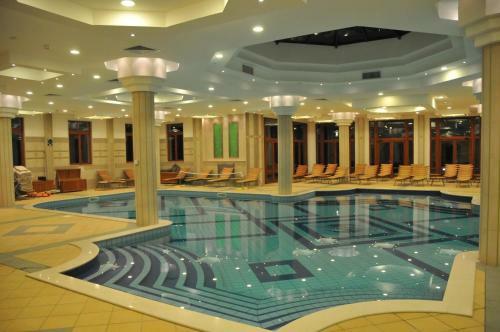 Private Apartments Cts In Emerald Beach Resort & Spa