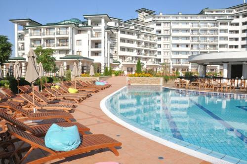 Private Apartments Cts In Emerald Beach Resort & Spa