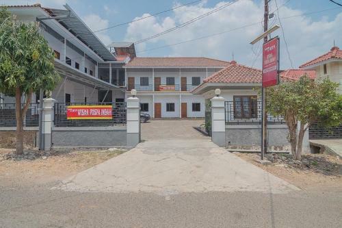 Hostal Reddoorz Plus Near Rsud Majalengka