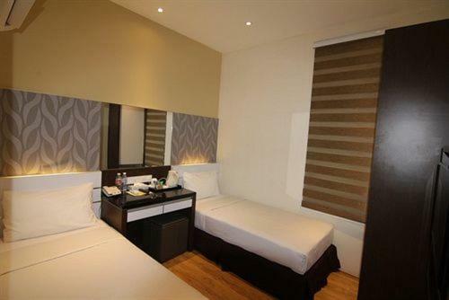 The V Hotel