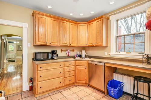 Heritage Home, Byward Market Steps From Your Door!