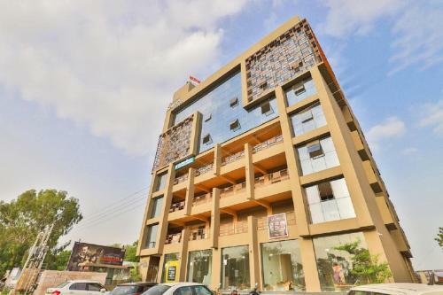 Hotel The Royal Square - Sky Stays (chandkheda)