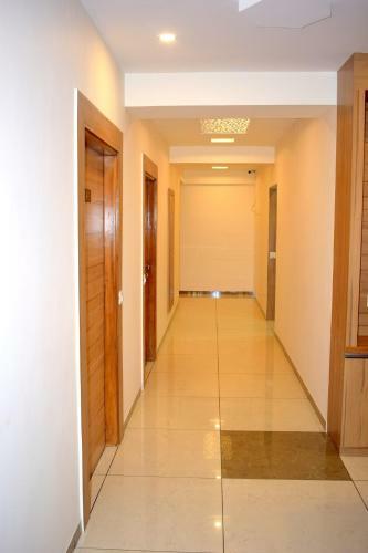 Hotel The Royal Square - Sky Stays (chandkheda)