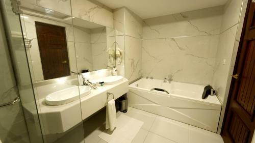 Hotel Ramada By Wyndham Lahore Gulberg II