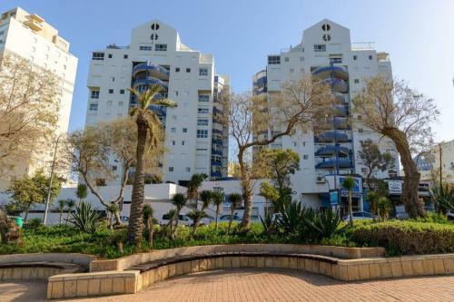 Luxury 4 Bedroom Sea View Apartment Netanya