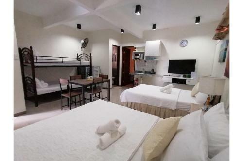 Hotel Oyo 867 Roncales Travellers Inn