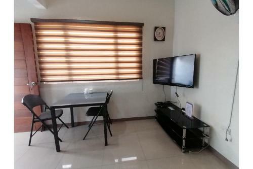Hotel Oyo 867 Roncales Travellers Inn