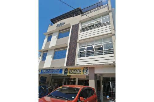 Hotel Oyo 867 Roncales Travellers Inn