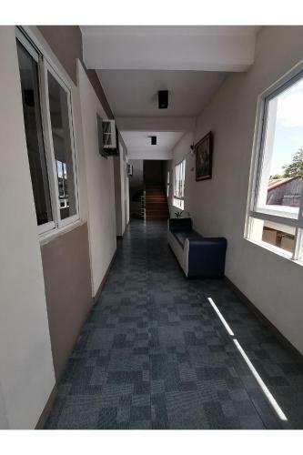 Hotel Oyo 867 Roncales Travellers Inn