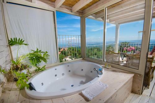 Bed & Breakfast Oren Suite ?????? ????