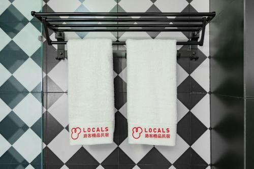 Locals Apartment House 42