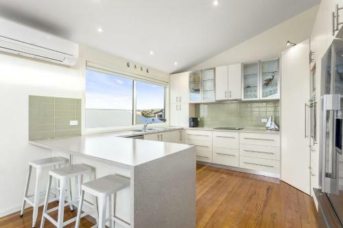 Seaview On Seaview Exceptional And Spacious With Sensational Views