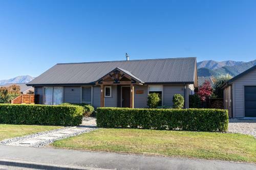 Fairway Cottage - Hanmer Springs Holiday Home