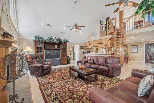 Spacious Private Bayfront & Pet Friendly 5bd/3ba + Bonus Loft
