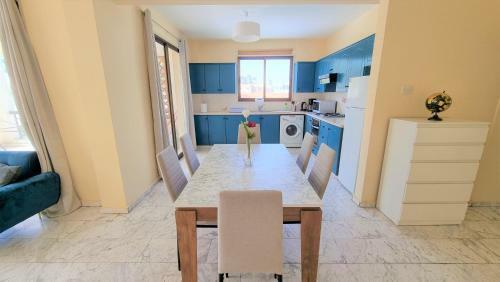 Comfy Rooms + Near Salt Lake + 100mbit Internet + Shared Apartment