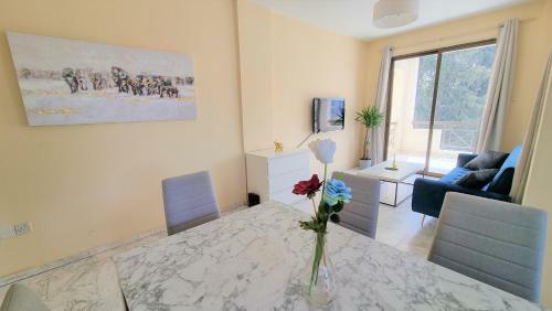 Comfy Rooms + Near Salt Lake + 100mbit Internet + Shared Apartment