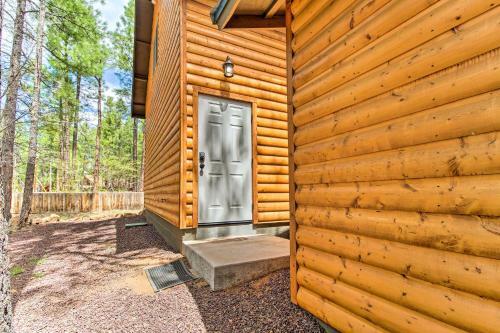 Pinetop Cabin With Deck, Private Loft, Fire Pit
