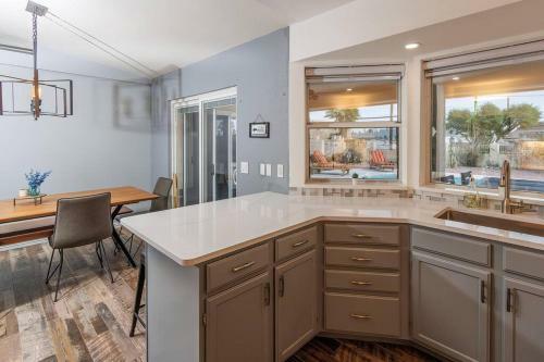 Apartamento Home Away From Home! Stylish, Pool, Games, Firepit