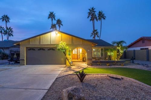Mesa Retreat With Private Pool And Beach Backyard