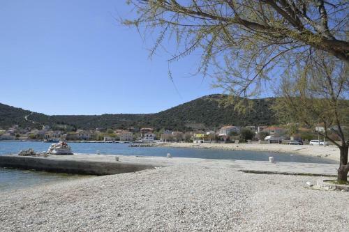 Lovely 2-bed Apartment In Vinisce Close To Beach