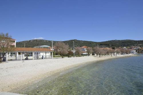 Lovely 2-bed Apartment In Vinisce Close To Beach