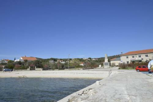 Lovely 2-bed Apartment In Vinisce Close To Beach
