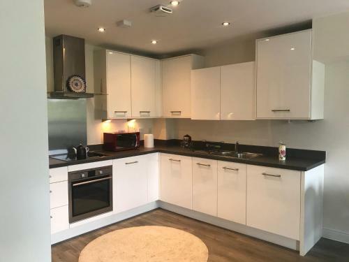 Lovely 1-bed Apartment In Addlestone