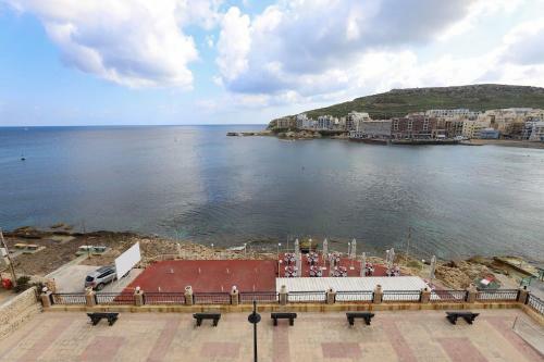 Seafront Small Home Wterrace