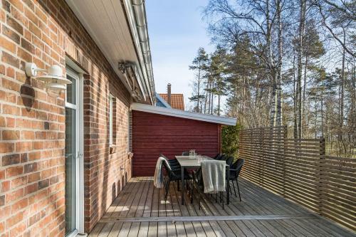 Luxury Three-bedroom Modern Family Home In B�stad
