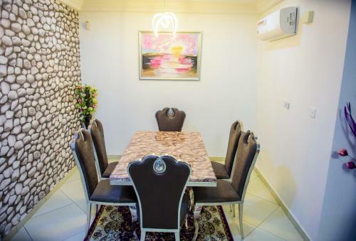 Apartamento 4 Bedroom Duplex-24hrs Electricity/wifi/security