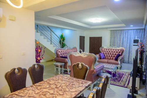Apartamento 4 Bedroom Duplex-24hrs Electricity/wifi/security
