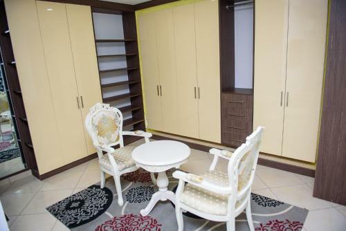 Apartamento 4 Bedroom Duplex-24hrs Electricity/wifi/security