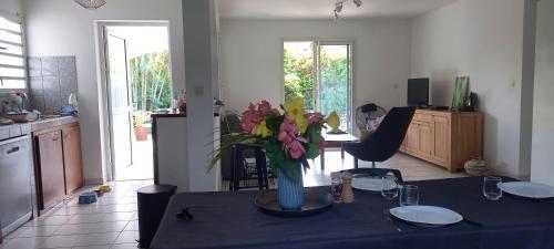 Logement Entier : Villa 3 Chambres Avec Piscine.