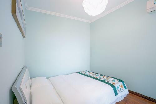Locals Apartment Place 01