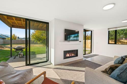 Mountain Escape - Cromwell Downstairs Holiday Apartment