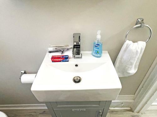 Apartamento Modern 1200sqft, 2br, 3 Car Free Parking