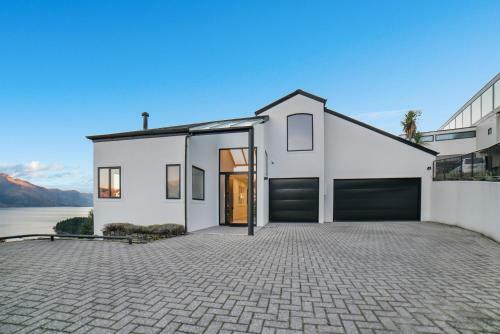 Villa Million Dollar Views - Central Luxury + Hot Tub*