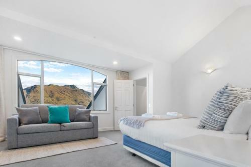 Villa Million Dollar Views - Central Luxury + Hot Tub*