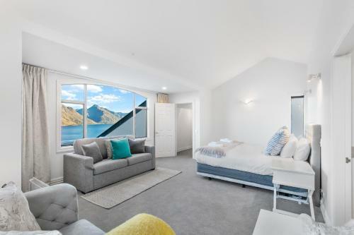 Villa Million Dollar Views - Central Luxury + Hot Tub*