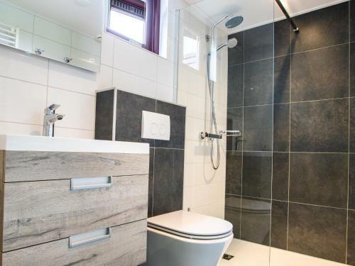 Detached Bungalow In Zeeland On The Stelleplas