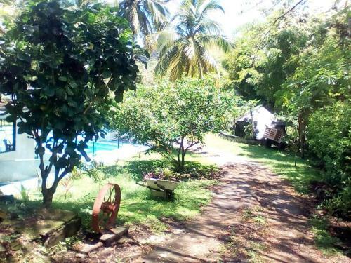 Agradable Caba�a Campestre Con Piscina