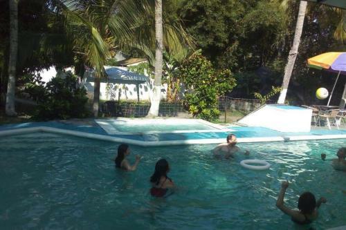 Agradable Caba�a Campestre Con Piscina
