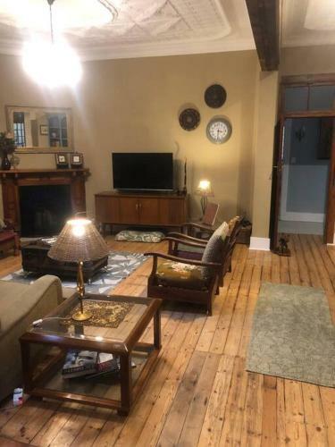 Spacious Home With Vintage Charm In Melville